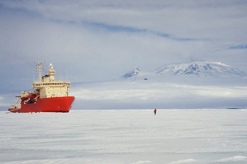 Illustration for article titled The Magnificent Evolution of Polar Icebreakers